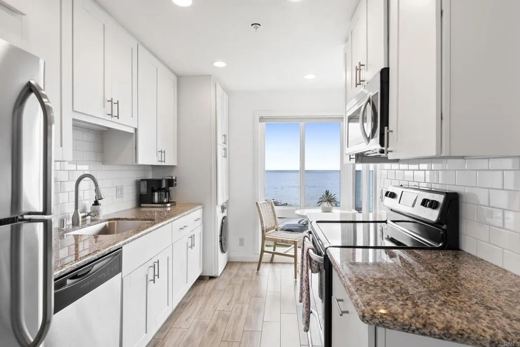 457 Coast Boulevard 202, La Jolla, California 92037 home-pic-13