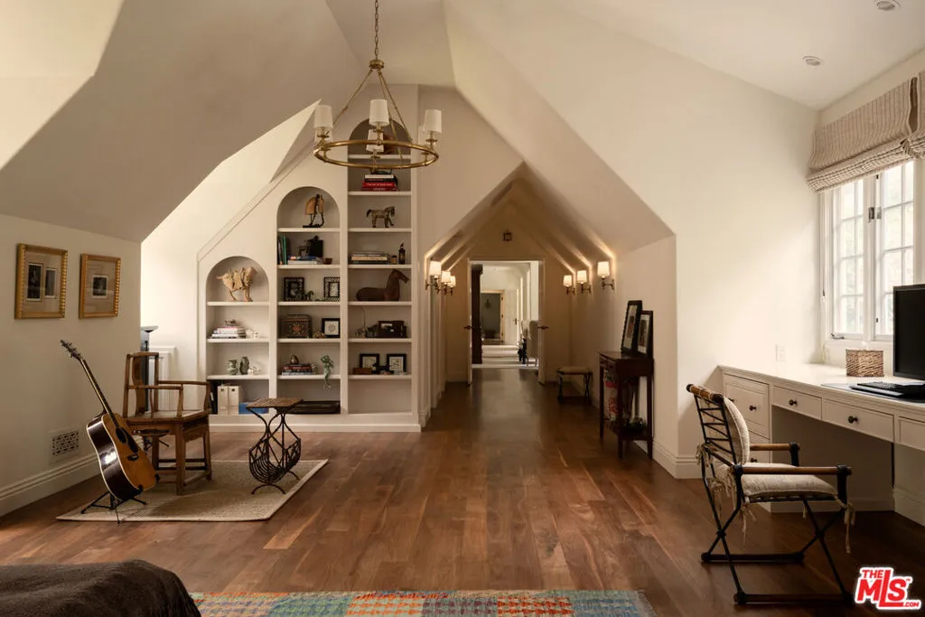 1420 Moraga Drive, Los Angeles, California 90049 home-pic-22