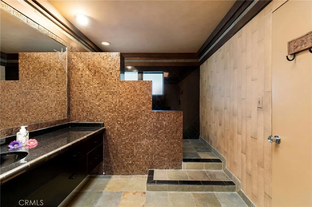 9885 Deerhaven Drive, North Tustin, California 92705 home-pic-18