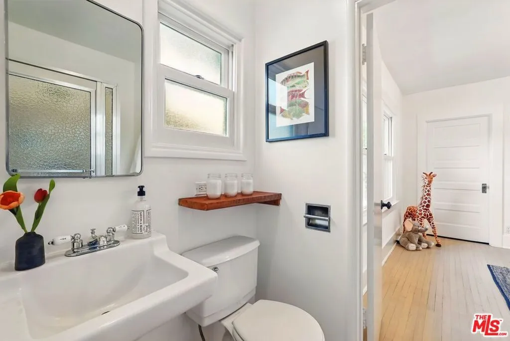 128 S Hobart Boulevard, Los Angeles, California 90004 home-pic-35