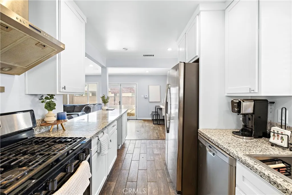 190 W Harcourt Street, Long Beach, California 90805 home-pic-12