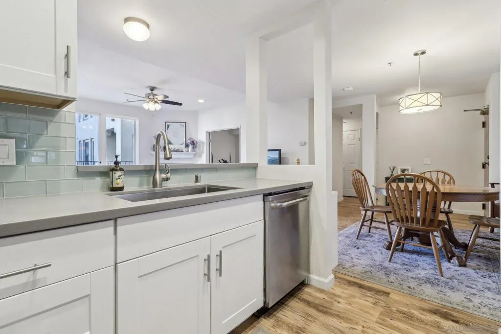 2445 Brant St 308, San Diego, California 92101 home-pic-15