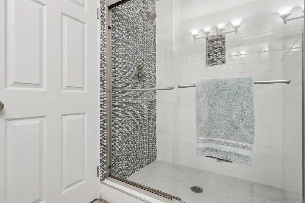 2445 Brant St 308, San Diego, California 92101 home-pic-24