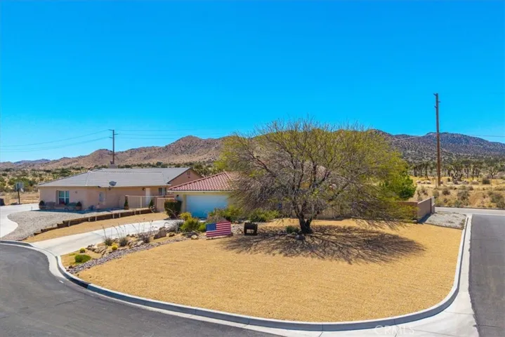 57271 Dumosa Court, Yucca Valley, California 92284