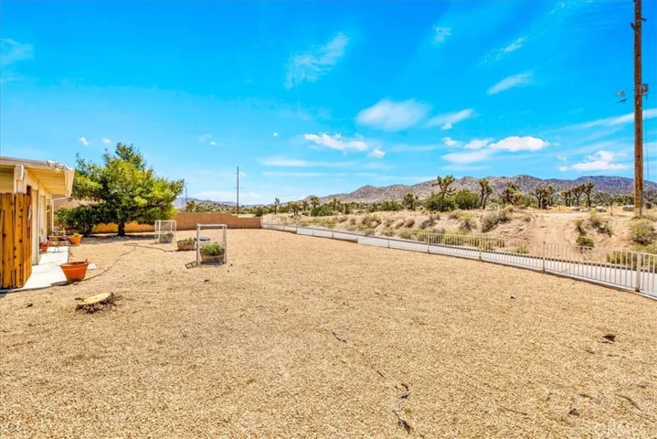 57271 Dumosa Court, Yucca Valley, California 92284