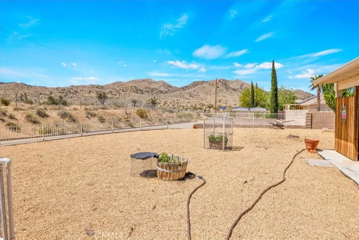 57271 Dumosa Court, Yucca Valley, California 92284