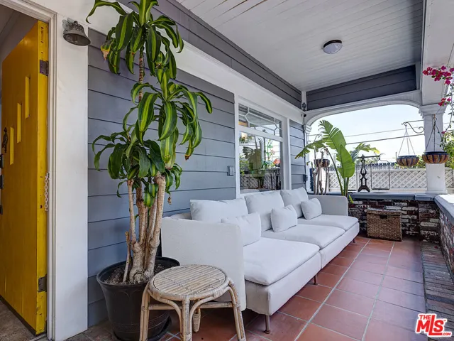 111 Dudley Avenue, Venice, California 90291