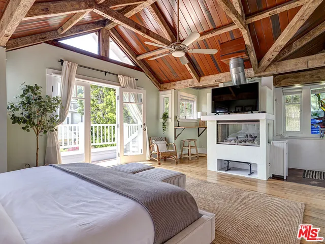 111 Dudley Avenue, Venice, California 90291