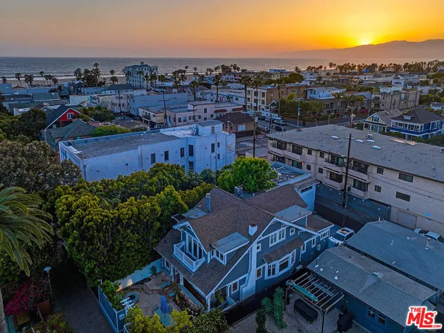111 Dudley Avenue, Venice, California 90291