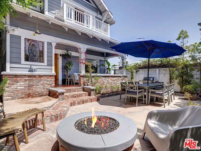111 Dudley Avenue, Venice, California 90291