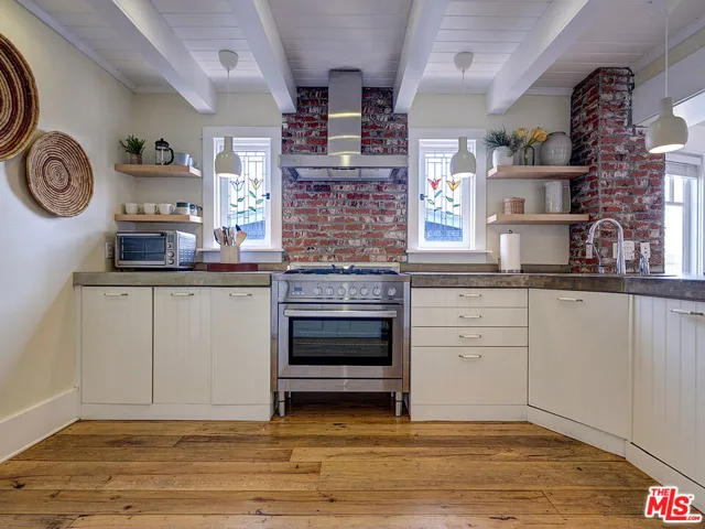 111 Dudley Avenue, Venice, California 90291