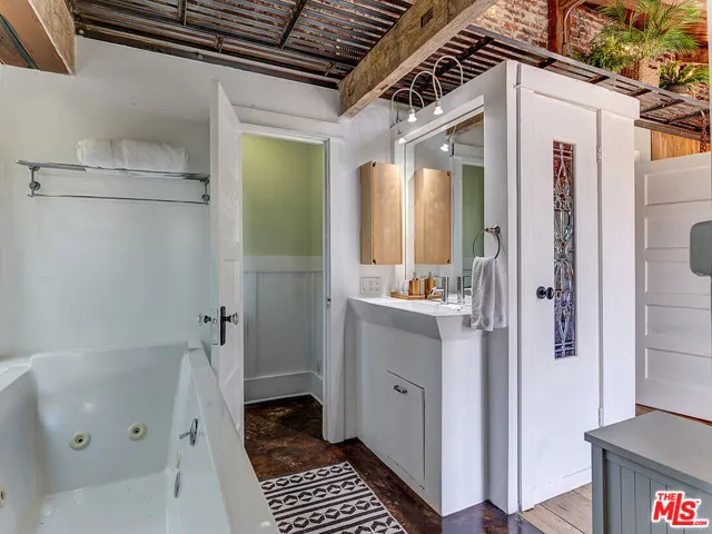 111 Dudley Avenue, Venice, California 90291