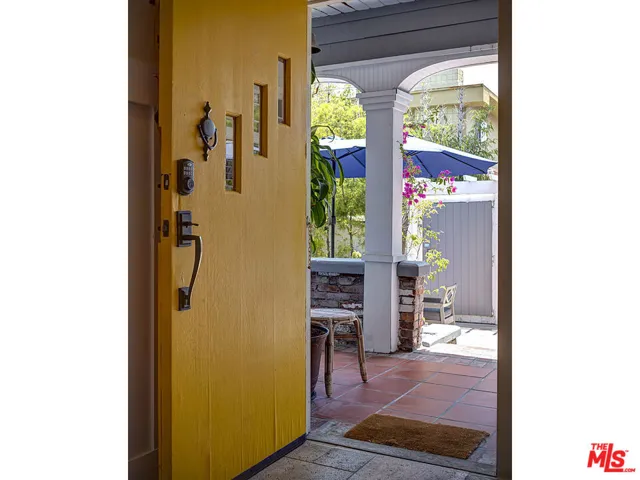 111 Dudley Avenue, Venice, California 90291