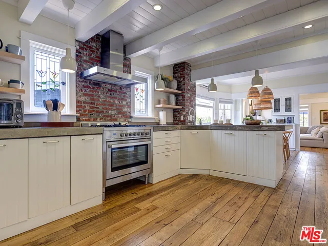 111 Dudley Avenue, Venice, California 90291