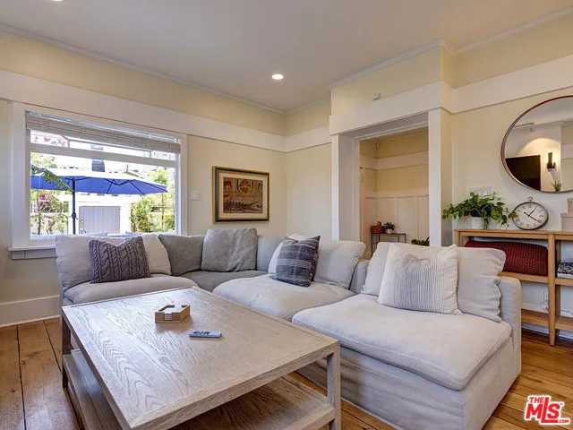 111 Dudley Avenue, Venice, California 90291