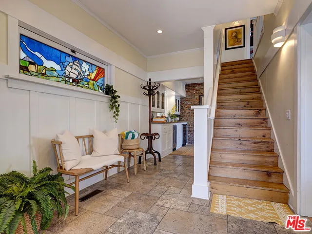111 Dudley Avenue, Venice, California 90291
