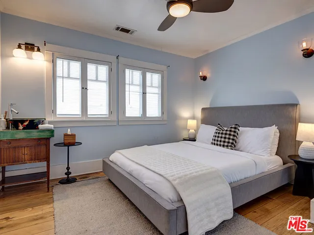 111 Dudley Avenue, Venice, California 90291