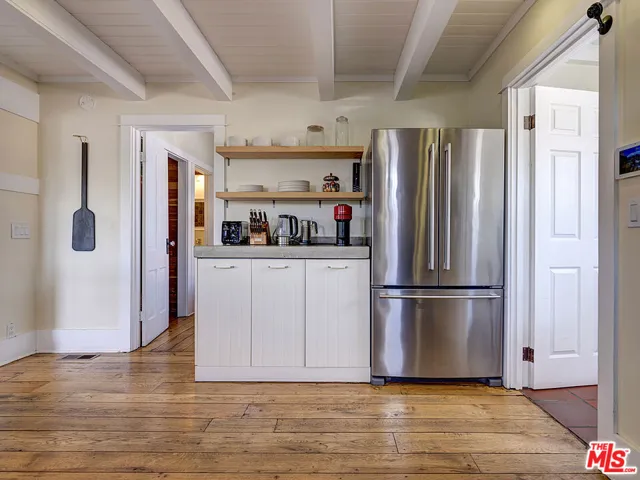 111 Dudley Avenue, Venice, California 90291