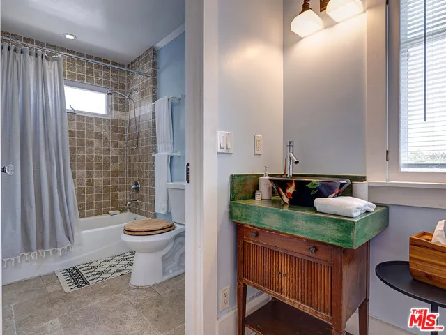 111 Dudley Avenue, Venice, California 90291
