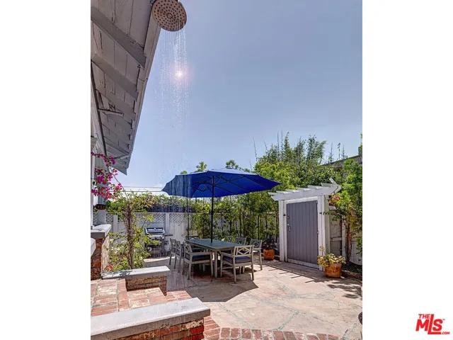 111 Dudley Avenue, Venice, California 90291