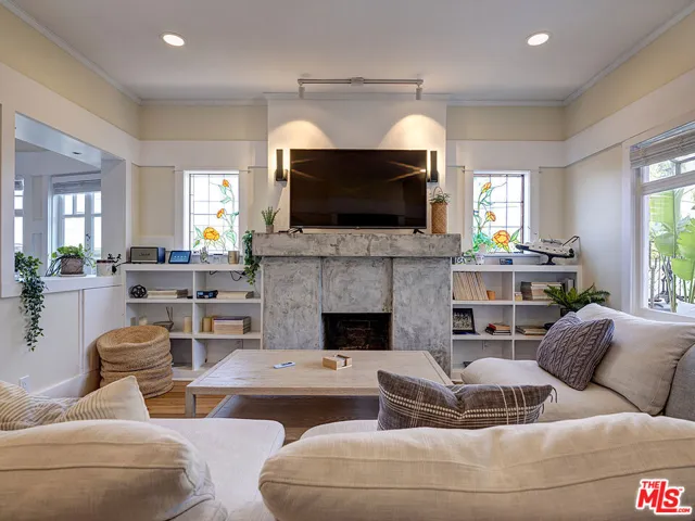 111 Dudley Avenue, Venice, California 90291