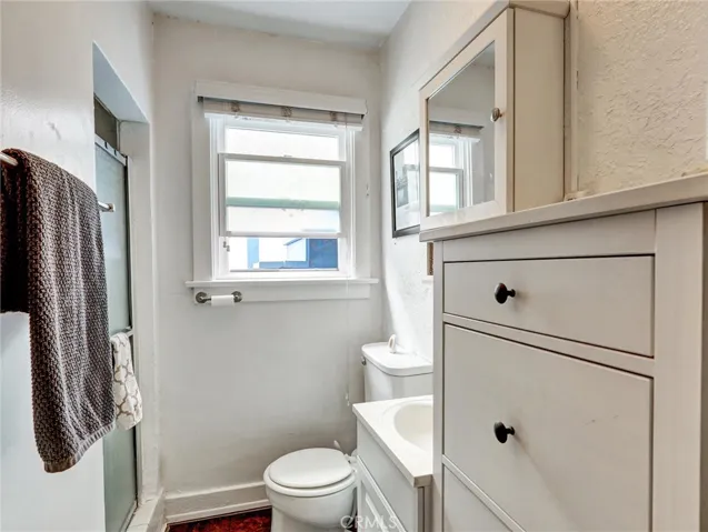 Unit 1 Studio bathroom