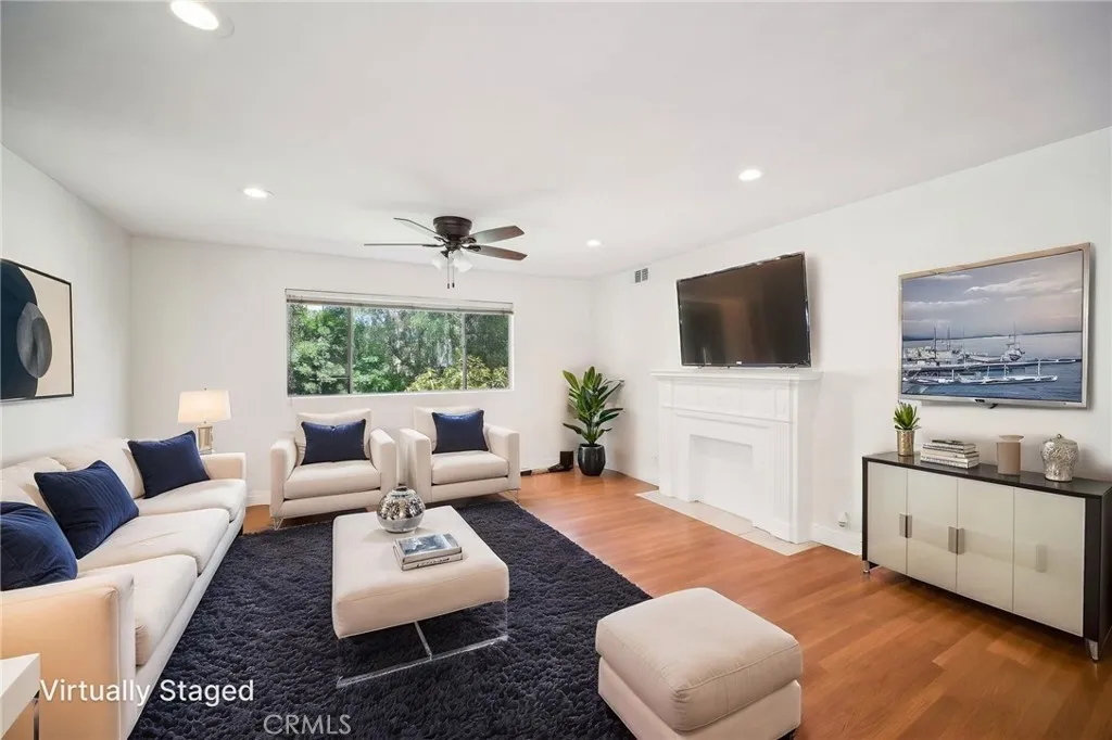 12031 Beverly Boulevard 1d, Whittier, California 90601, 2 Bedrooms Bedrooms, ,2 BathroomsBathrooms,Residential,For Sale,Beverly,PW25093196