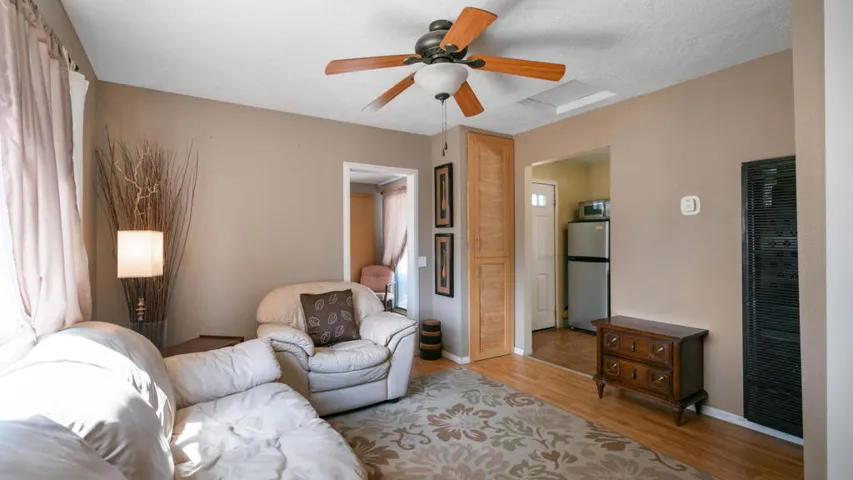 Guest house living 4