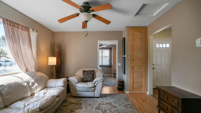 Guest house living 3