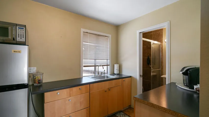 Guest house kitchen 2