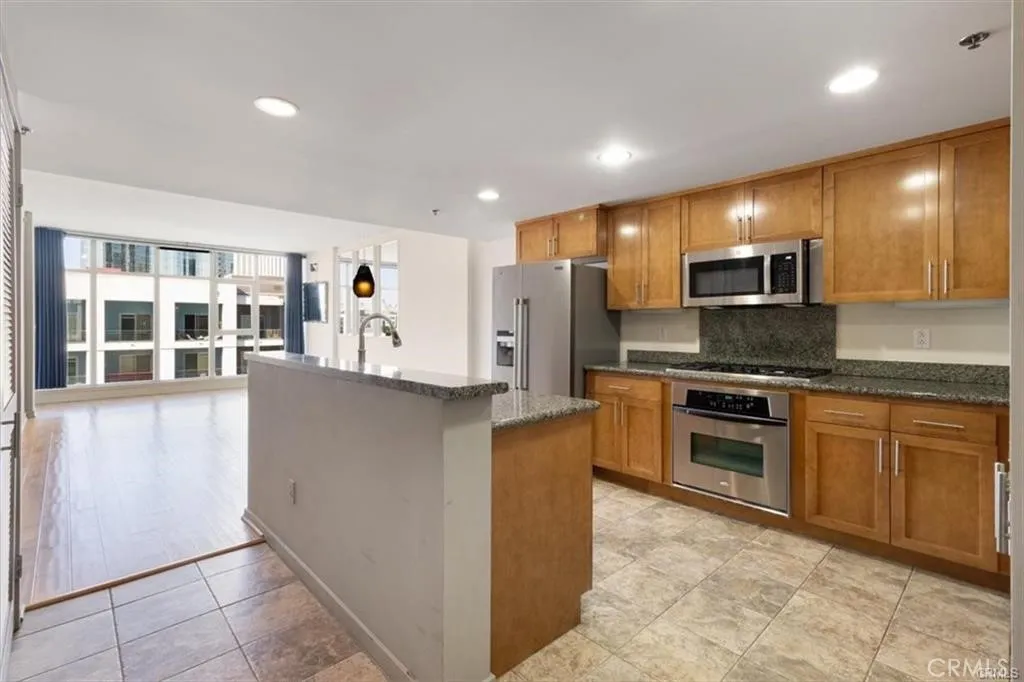 411 W Seaside Way 505, Long Beach, California 90802 home-pic-4