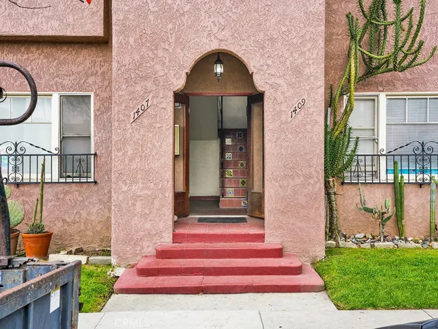 1407 Obispo Avenue, Long Beach, California 90804