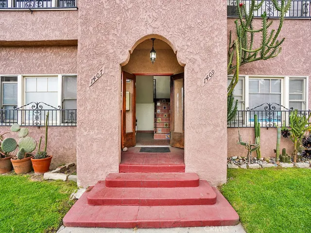1407 Obispo Avenue, Long Beach, California 90804