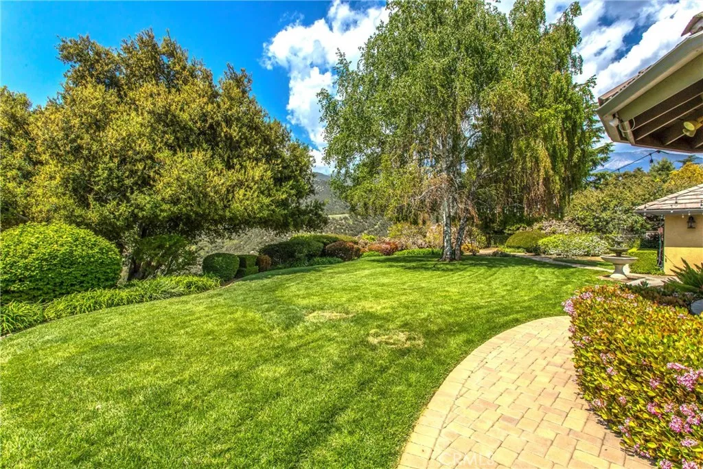 13046 Oak Crest Drive, Yucaipa, California 92399 home-pic-35