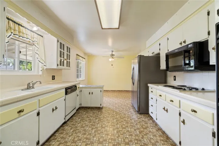117 Spring Way, Madera, California 93637