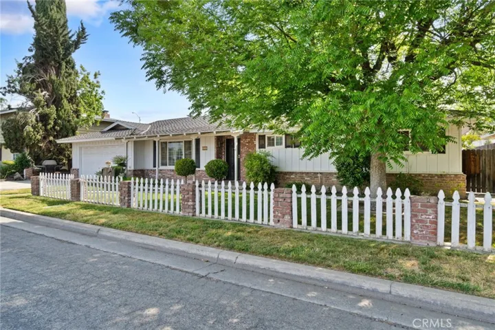 117 Spring Way, Madera, California 93637
