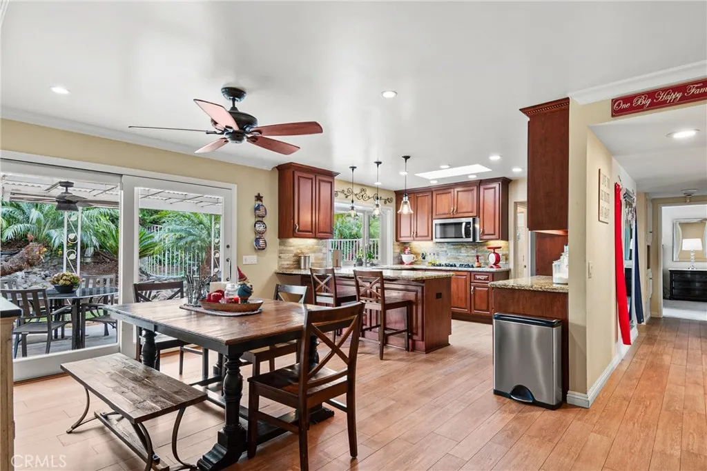 1528 E San Alto Avenue, Orange, California 92865 home-pic-10