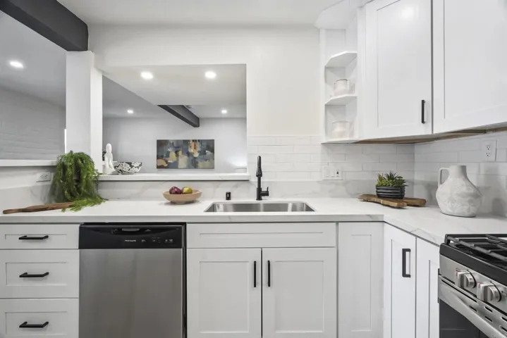984 Marlin Drive, Vista, California 92084