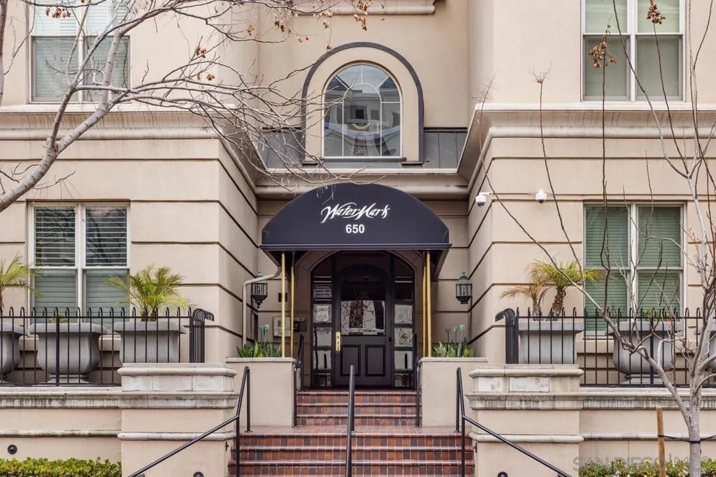 650 Columbia St 208, San Diego, California 92101 home-pic-3
