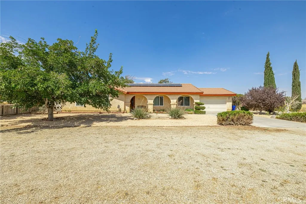 8541 W Avenue D, Lancaster, California 93536 home-pic-5