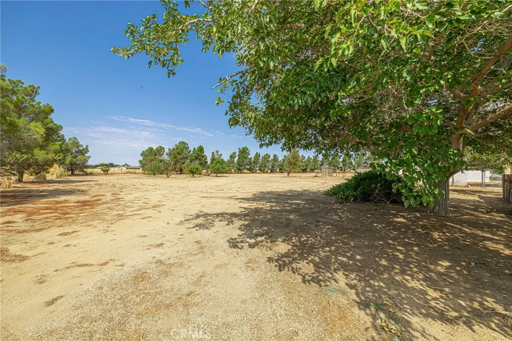 8541 W Avenue D, Lancaster, California 93536 home-pic-4