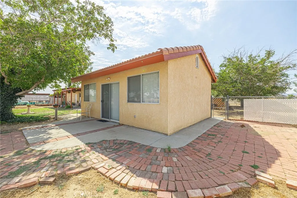 8541 W Avenue D, Lancaster, California 93536 home-pic-42