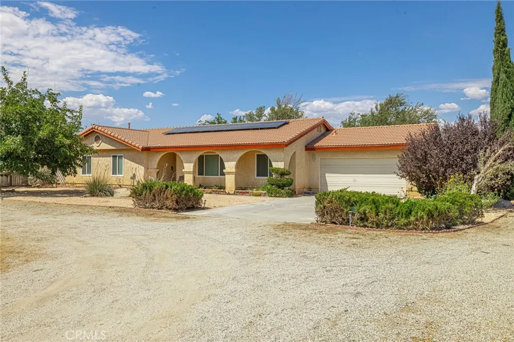 8541 W Avenue D, Lancaster, California 93536 home-pic-1
