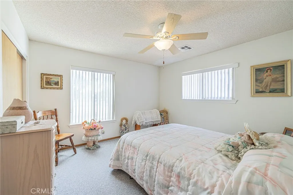8541 W Avenue D, Lancaster, California 93536 home-pic-18