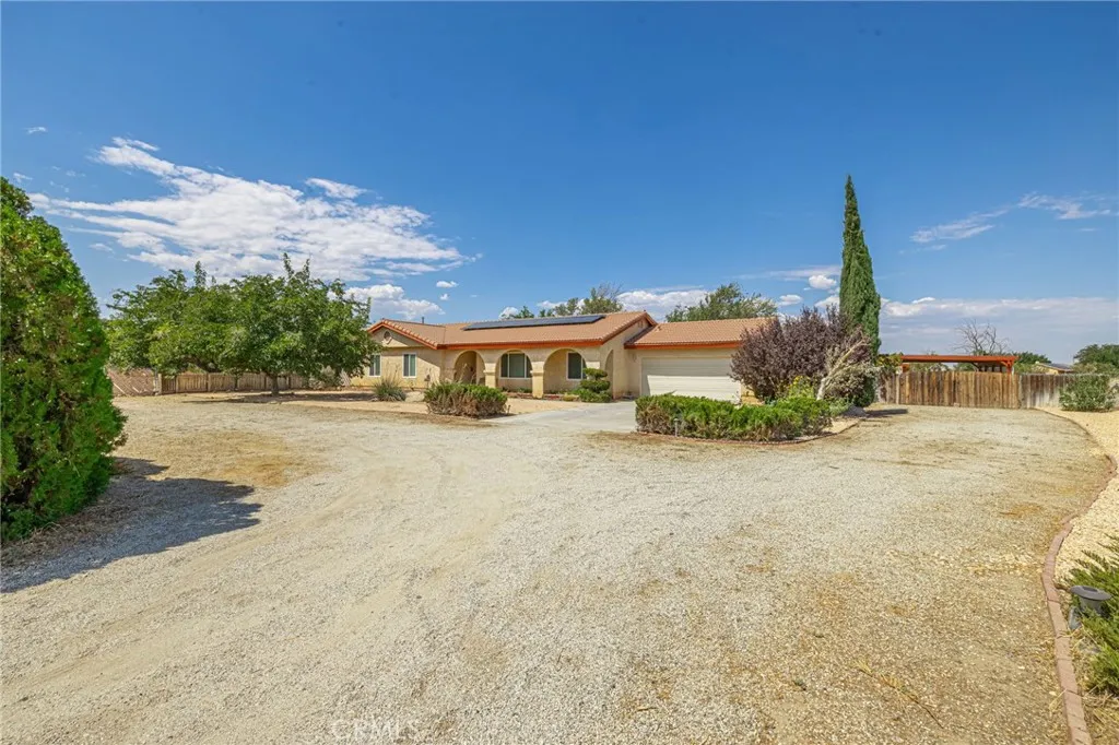 8541 W Avenue D, Lancaster, California 93536 home-pic-3