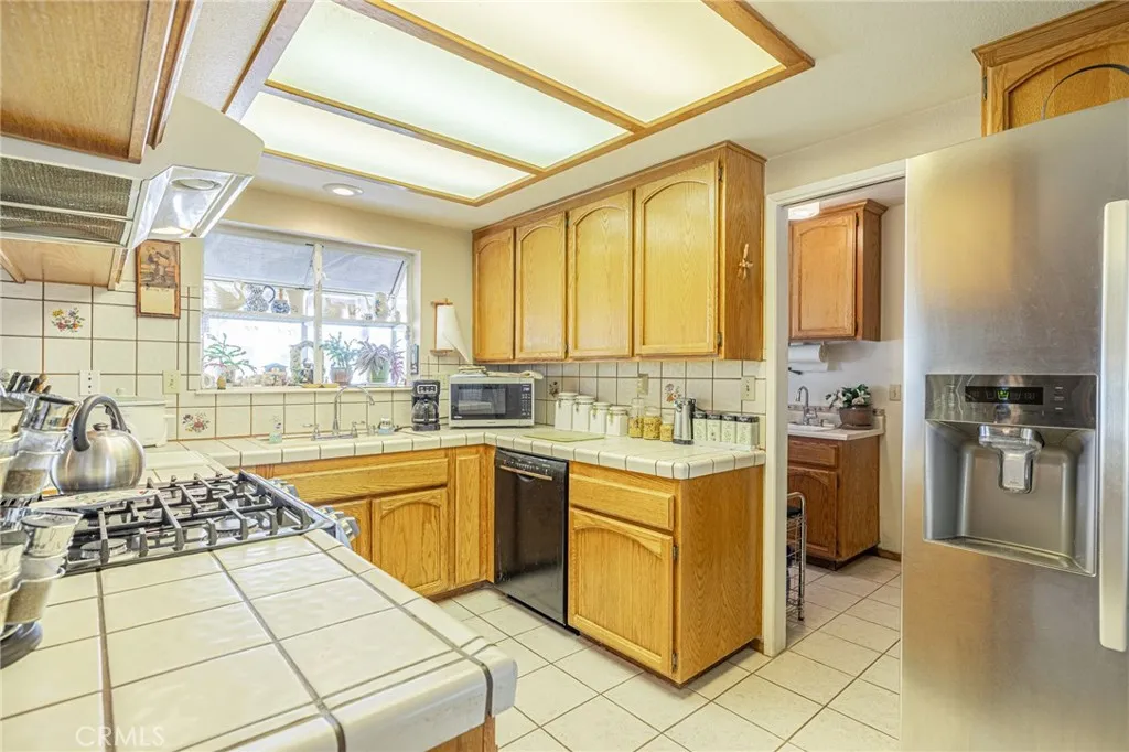 8541 W Avenue D, Lancaster, California 93536 home-pic-32