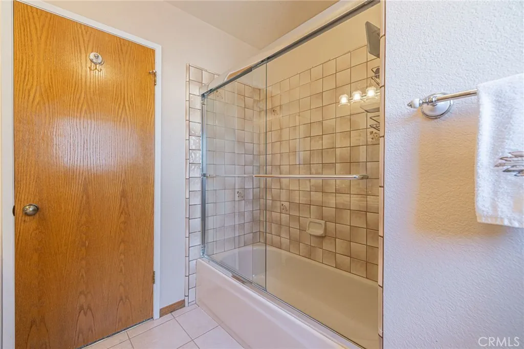 8541 W Avenue D, Lancaster, California 93536 home-pic-21