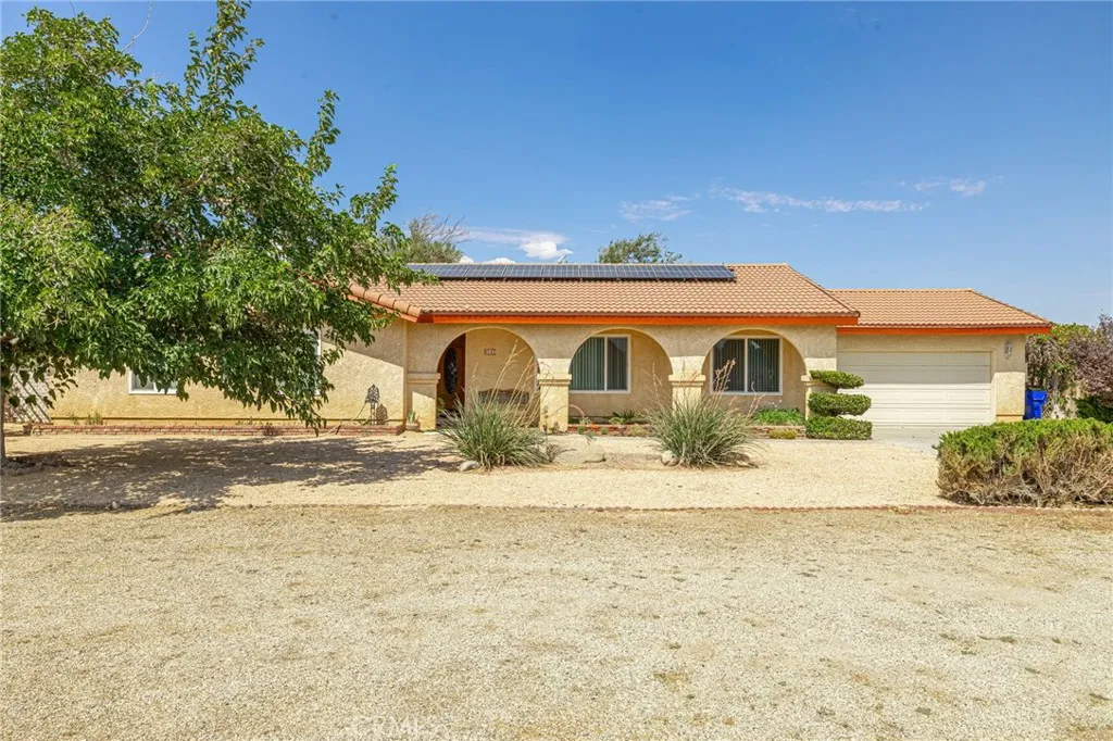 8541 W Avenue D, Lancaster, California 93536 home-pic-2