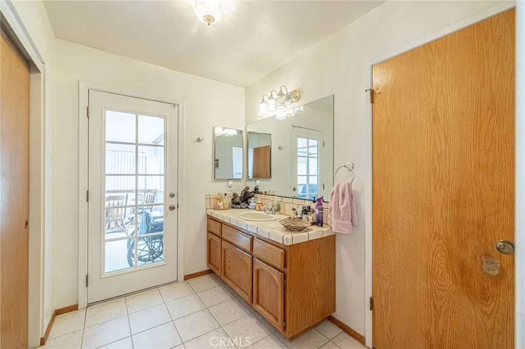 8541 W Avenue D, Lancaster, California 93536 home-pic-24