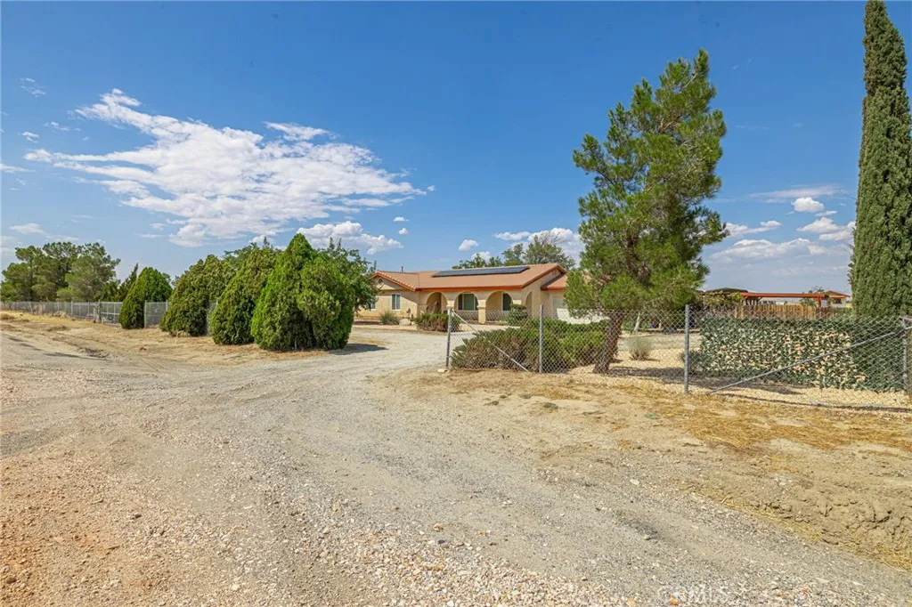 8541 W Avenue D, Lancaster, California 93536 home-pic-6
